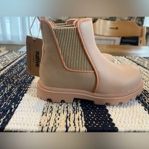 Native Kensington Treklite boots